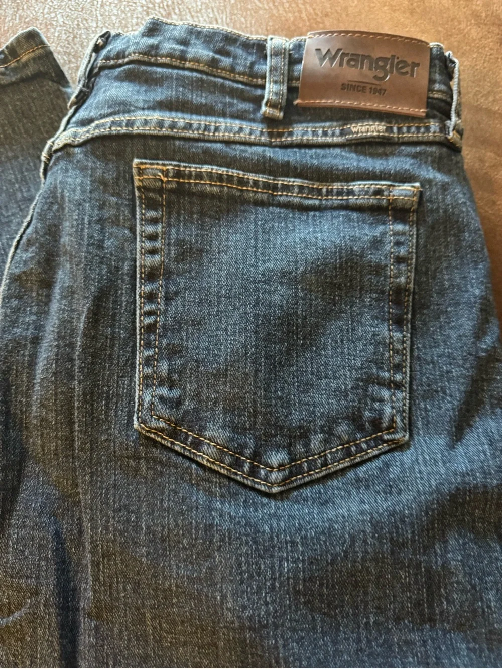Wrangler Dark Blue Relaxed Fit Denim Jeans with Logo Patch 36 x 32 Like new!